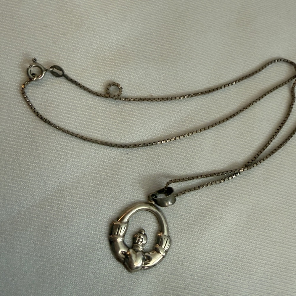 Elegant Claddagh Silver Pendant Necklace